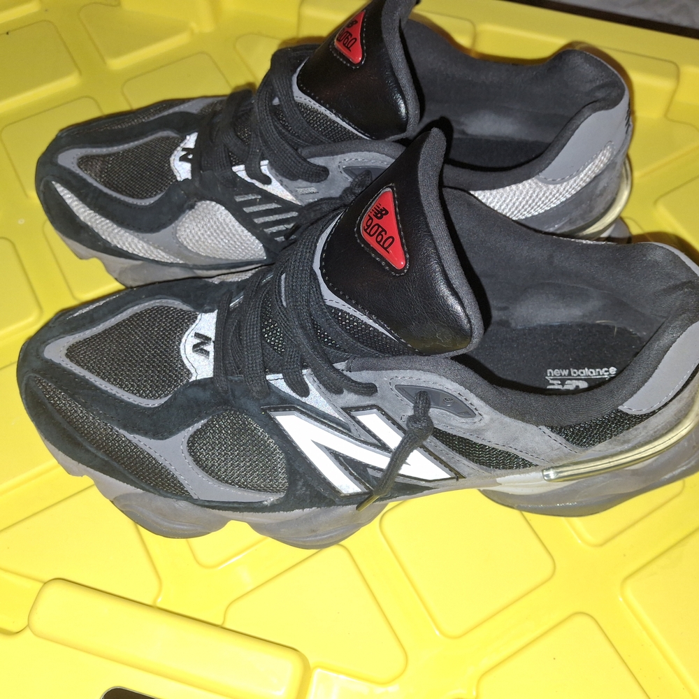 New Balance 990v5 Black & Gray Athletic Sneakers